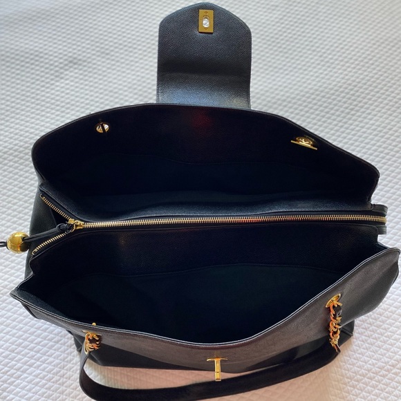 Preowned CHANEL vintage jumbo flap CC turnlock caviar shoulder chain tote bag - Picture 9 of 16